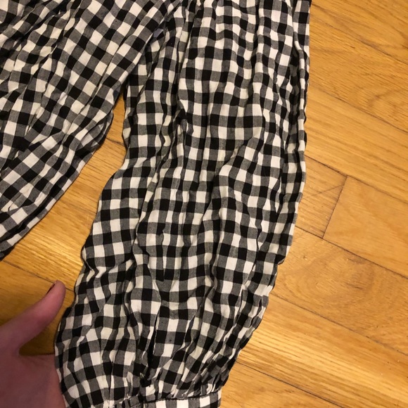 Forever 21 black and white off the shoulder top - Picture 3 of 7